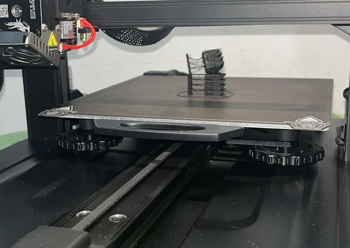 Galera sou iniciante comprei uma ender 3 s1 pro
Porem estou com dificuldade no nivelamento regulo as 4 pontas da mesa fica perfeito mas no meio o bico fica alto e a impressão nao adere na mesa alguma ajuda para resolver este problema nao achei nenhum…