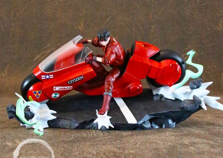 Última figure feita no estúdio, deu trabalho mas deu orgulho!  Shotaro Kaneda – Akira (1988) escala – 1:10 – 32cm 
insta: darkviperstudio…